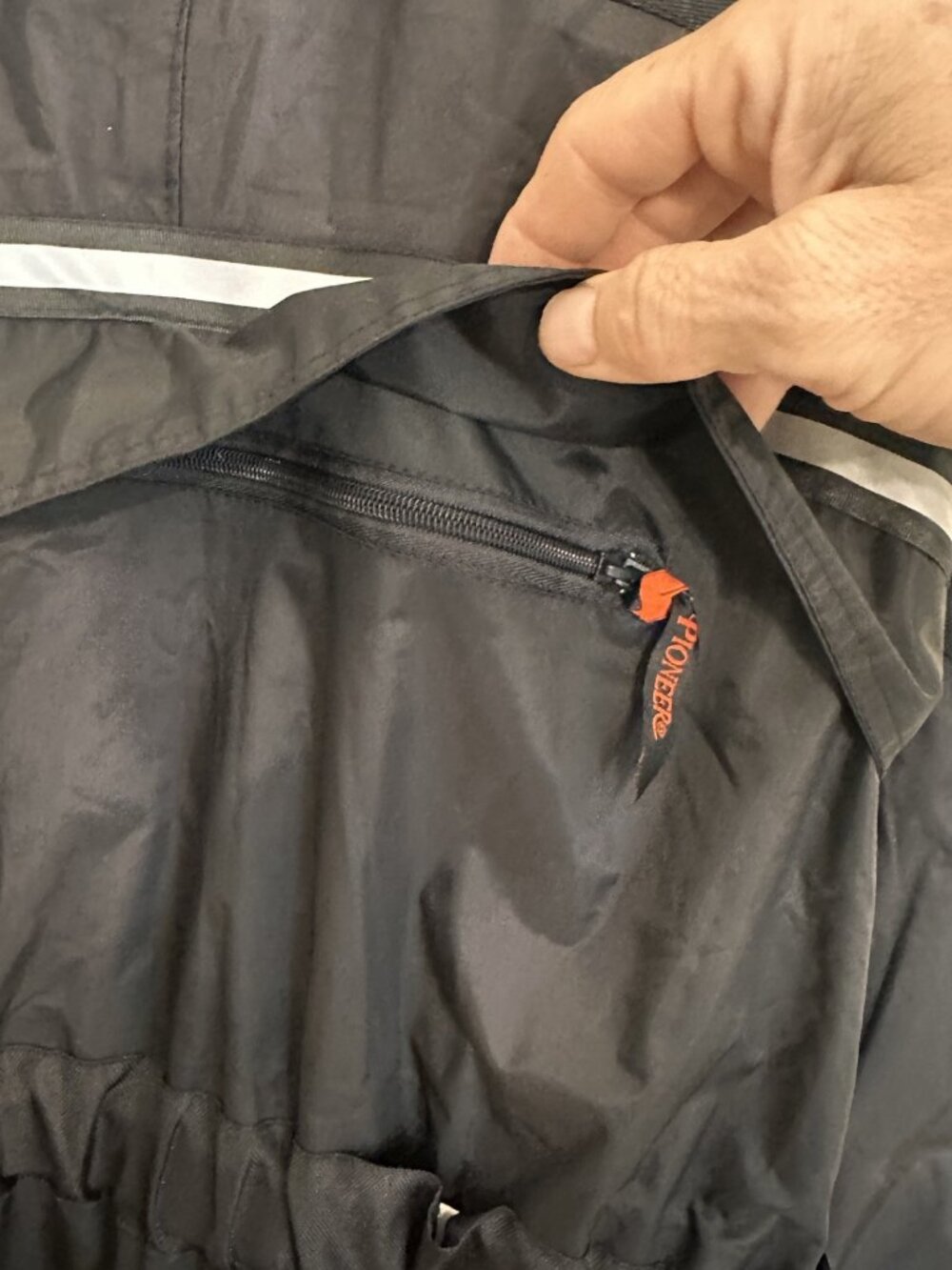 MEN'S MEDIUM PIONEER RAIN JACKET. HEAVY DUTY AND VENTILATED - Picture 6 of 7